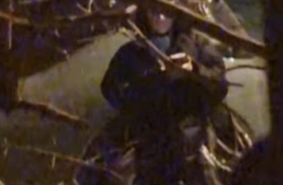 Bakıda naməlum qadın gecə evlərin arasında gəzir - 