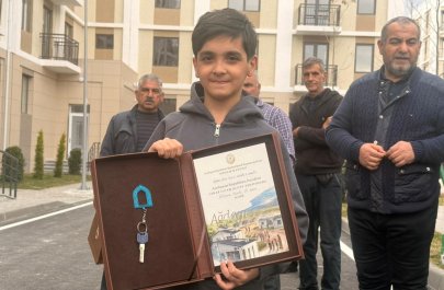 Növbəti köç karvanı Ağdama çatdı, açarlar təqdim olundu - FOTO