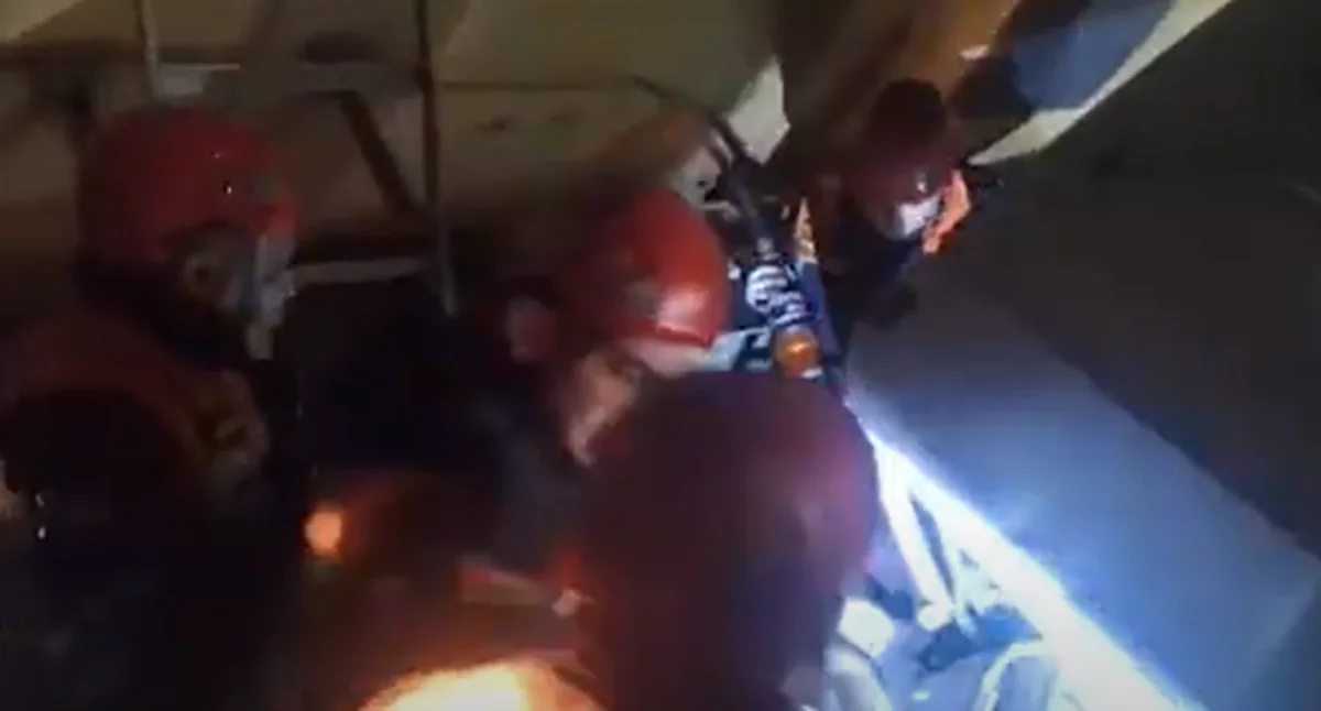 В поселке Гала автомобиль столкнулся с поездом - ВИДЕО