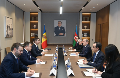 Azərbaycan və Moldova XİN başçıları arasında geniştərkibli görüş keçirilib - YENİLƏN-İB+FOTO
