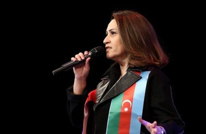 Xalq artisti məşhur türk aparıcıya 