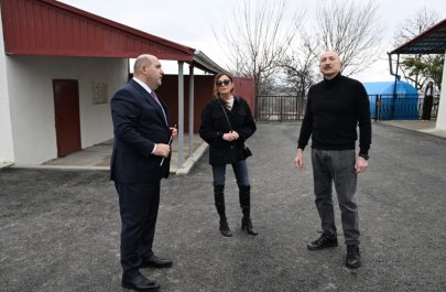 Prezident Xocavəndin Xanoba kəndində fərdi evlərin və infrastrukturun bərpa işləri ilə tanış olub - FOTO - YENİLƏNİB