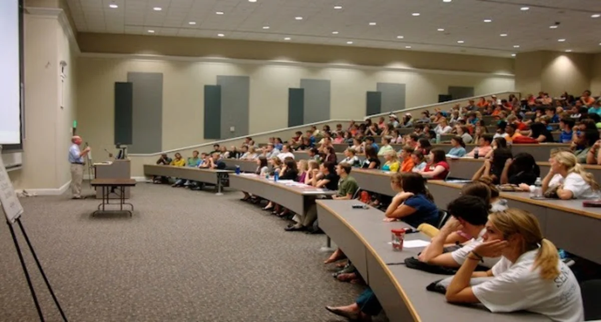 Universitetlərlə bağlı gözlənilən qərar: Tələbə ancaq tələbəni görəcək? - FOTO