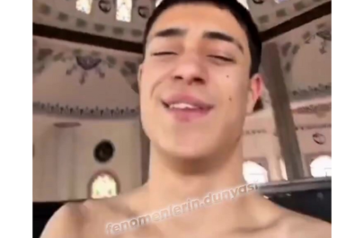 Məsciddə qalmaqallı GÖRÜNTÜ: Yarıçılpaq hald VİDEO çəkdi