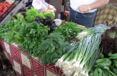 Göyərti bazarında gizli manipulyasiya iddiası - VİDEO