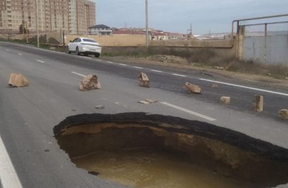 Yeni çəkilən yol ÇÖKDÜ - FOTO