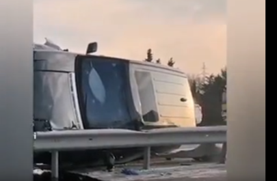 Qadın sürücü “Range Rover”i aşırdı - VİDEO