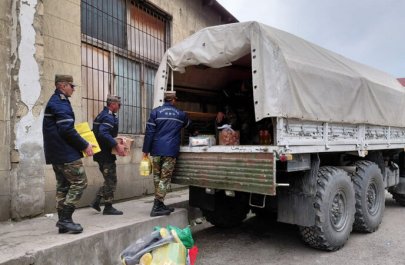 Qubada torpaq sürüşməsi baş verən kəndə ərzaq yardımı göndərilib - FOTO/VİDEO