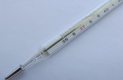 32 yaşlı kişinin qarnından 20 il əvvəl udduğu termometr çıxarıldı - FOTO