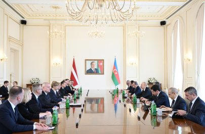 Prezidentlərin geniş tərkibdə görüşü keçirildi - FOTOLAR