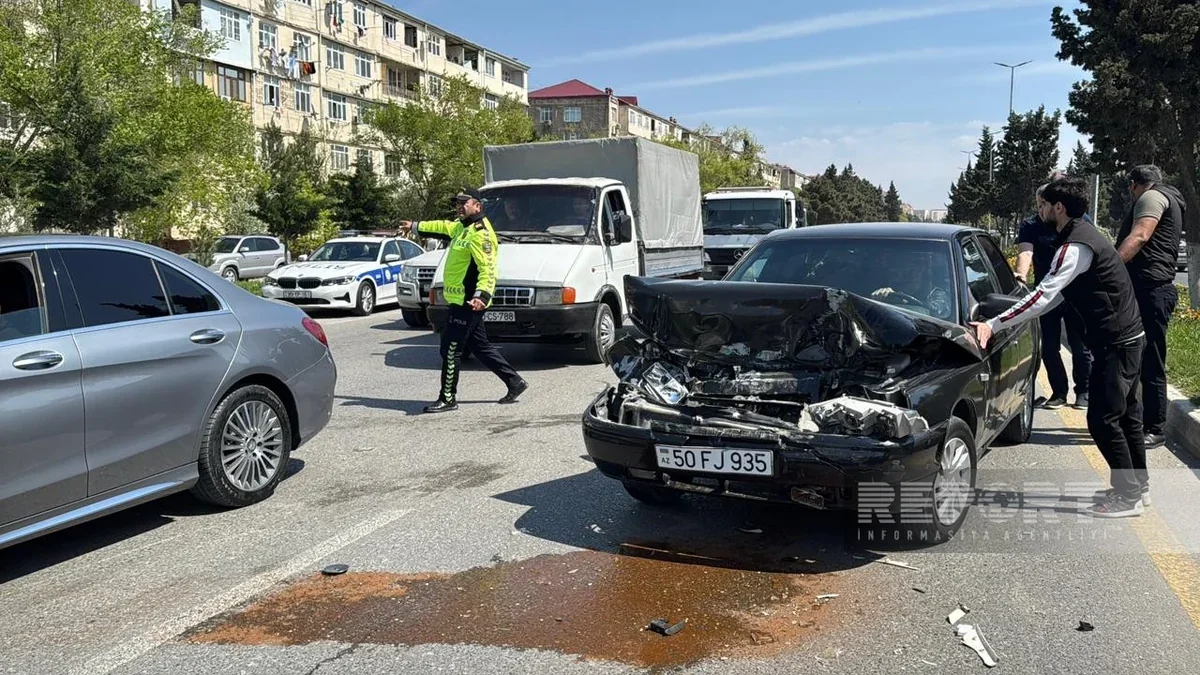 Sumqayıtda dörd avtomobil toqquşdu: Xəsarət alanlar var - FOTO
