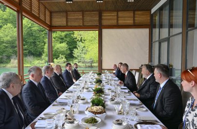 Prezident İlham Əliyevin adından Çexiyanın Baş nazirinin şərəfinə rəsmi lanç verildi - FOTO