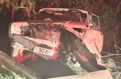 Yevlaxda avtomobil aşdı: 10 yaşlı qız öldü - FOTO