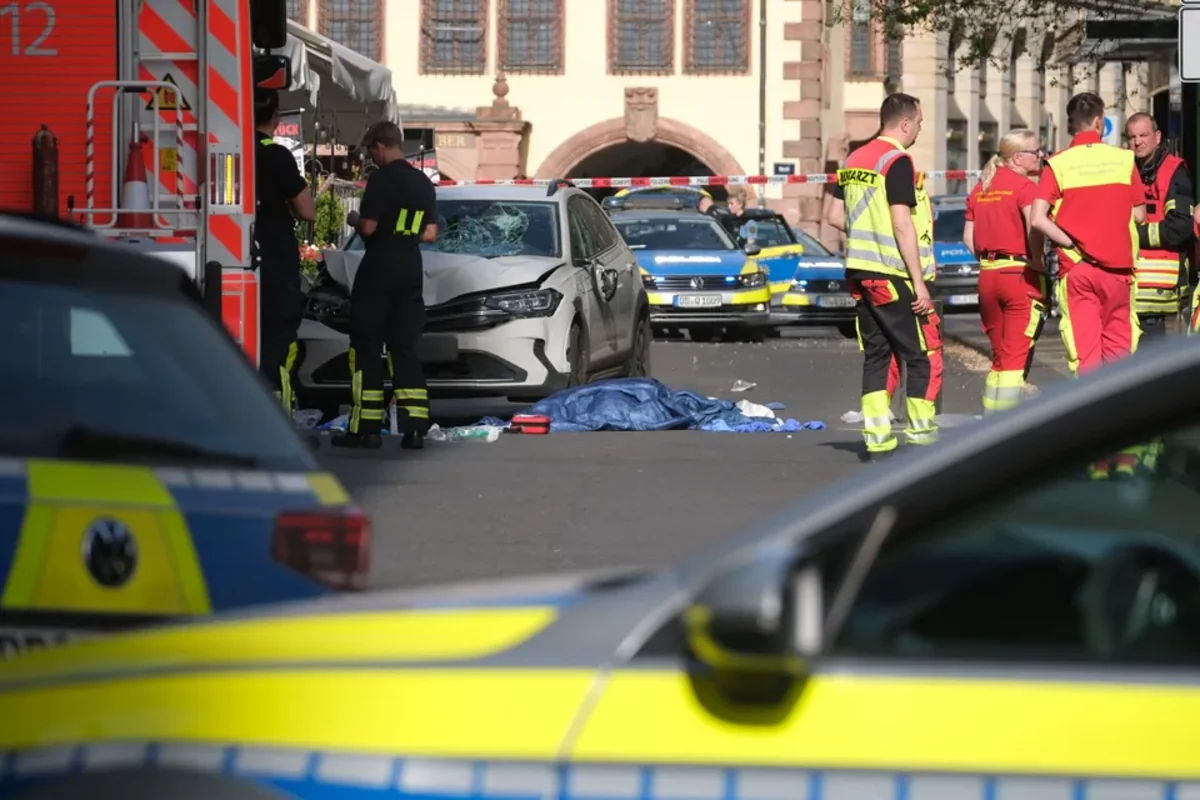 Almaniyada izdihama avtomobil hücumu: terror ehtimalı araşdırılır