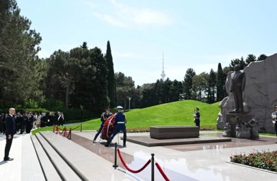 Slovakiya nümayəndə heyəti Ulu Öndərin məzarını ziyarət etdi - FOTO