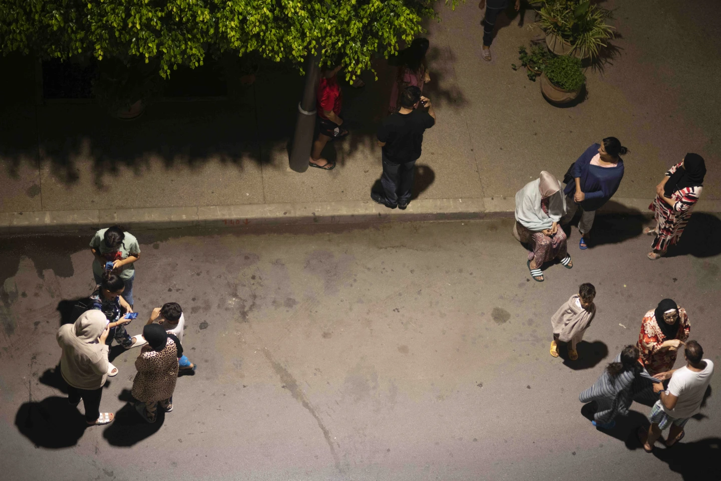 Güclü zəlzələ yüzlərlə insanın həyatına son qoydu...