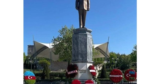 Türkiyədə olan Cavid Qurbanov Ankarada Heydər Əliyevin abidəsini ziyarət etdi - VİDEO