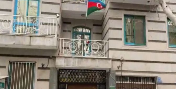Азербайджан возобновляет работу своего посольства в Иране